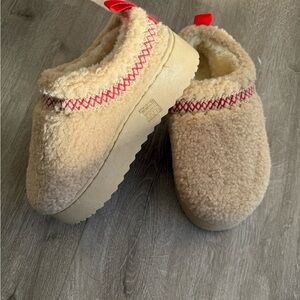 Cozy Beige Fleece Slippers with Red Accents